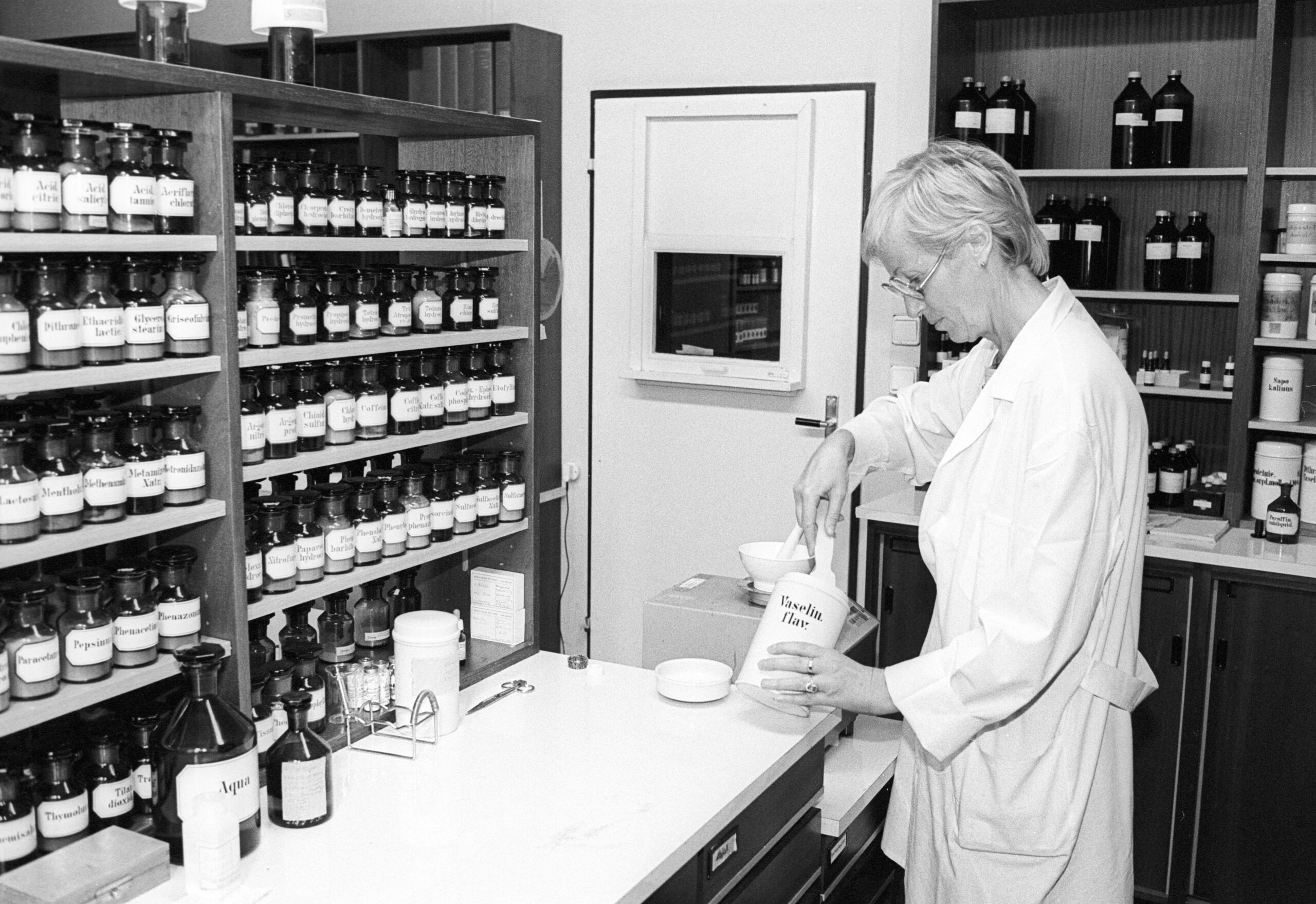 Politischer Wille in der DDR: Pharmazie­ingenieure statt Apotheker