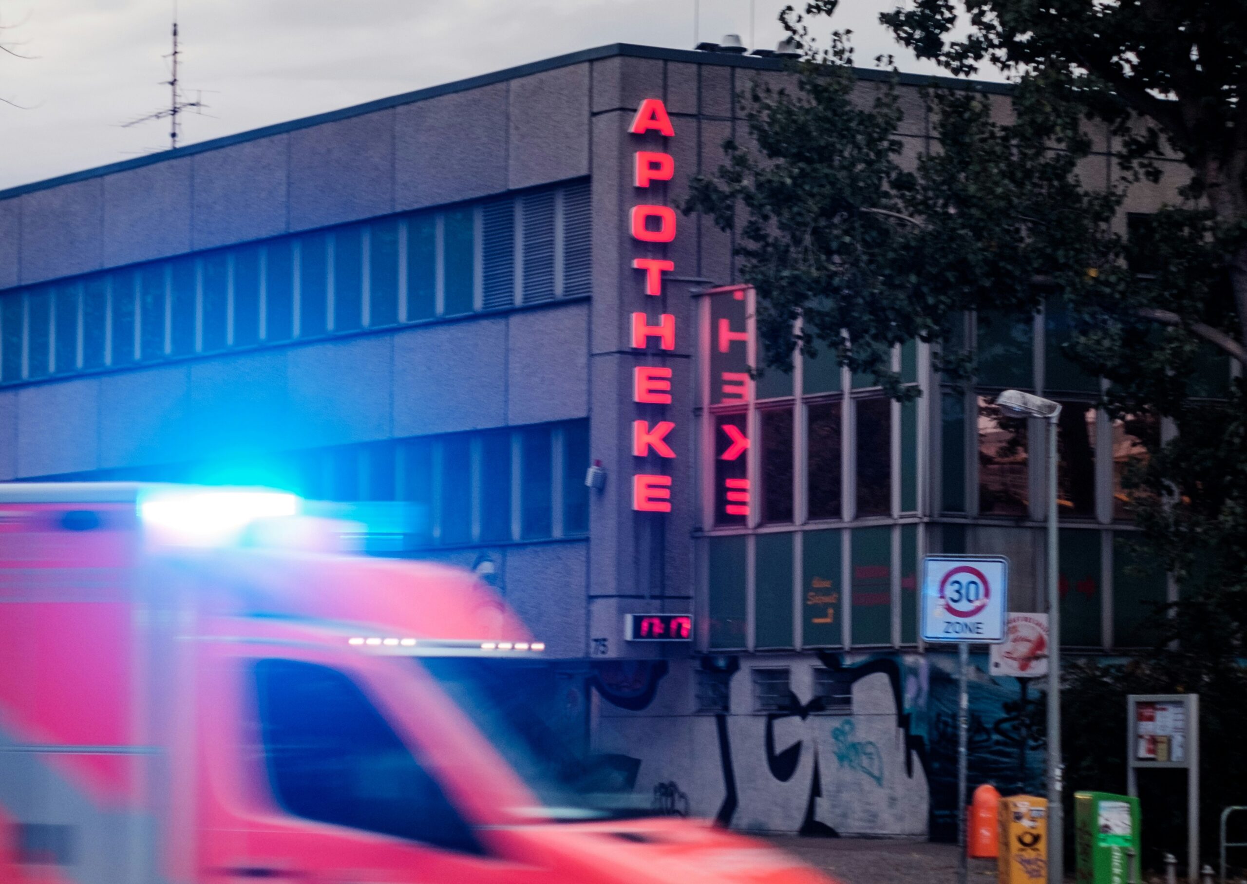 Versorgungsverträge für Apotheken nahe Notdienstzentren geplant