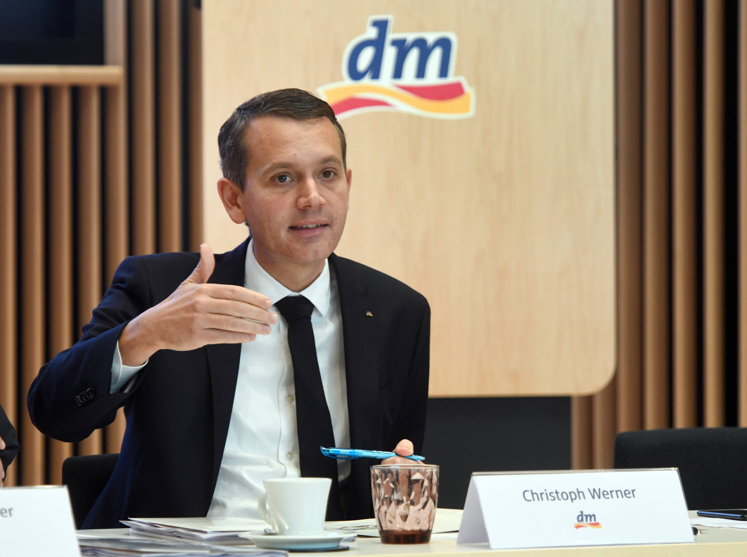 dm für „inhaltlich sachliche Auseinandersetzung“ mit der AfD