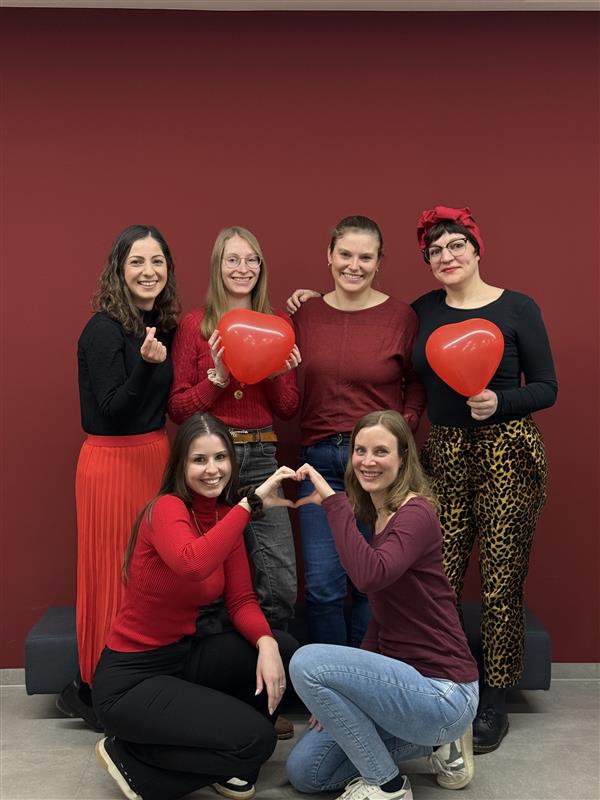 Für Frauenherzen: Heute tragen viele Rot